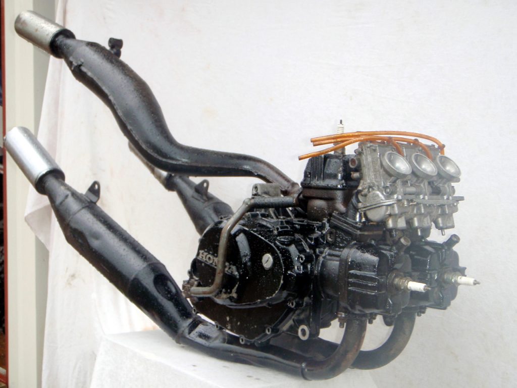 Honda MVX250F V3 2-Stroke Triple Cylinder Engine